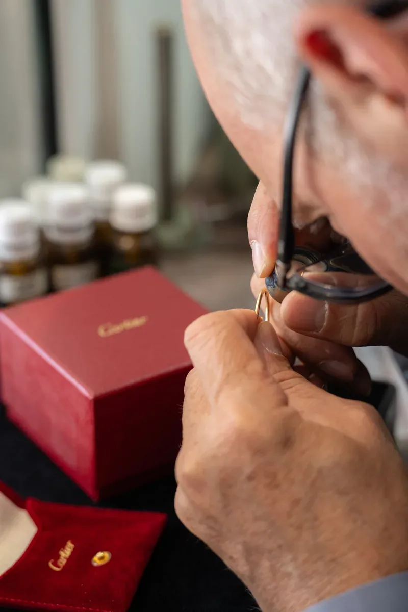 Bague Cartier en or d’occasion, certifiée, dans son écrin