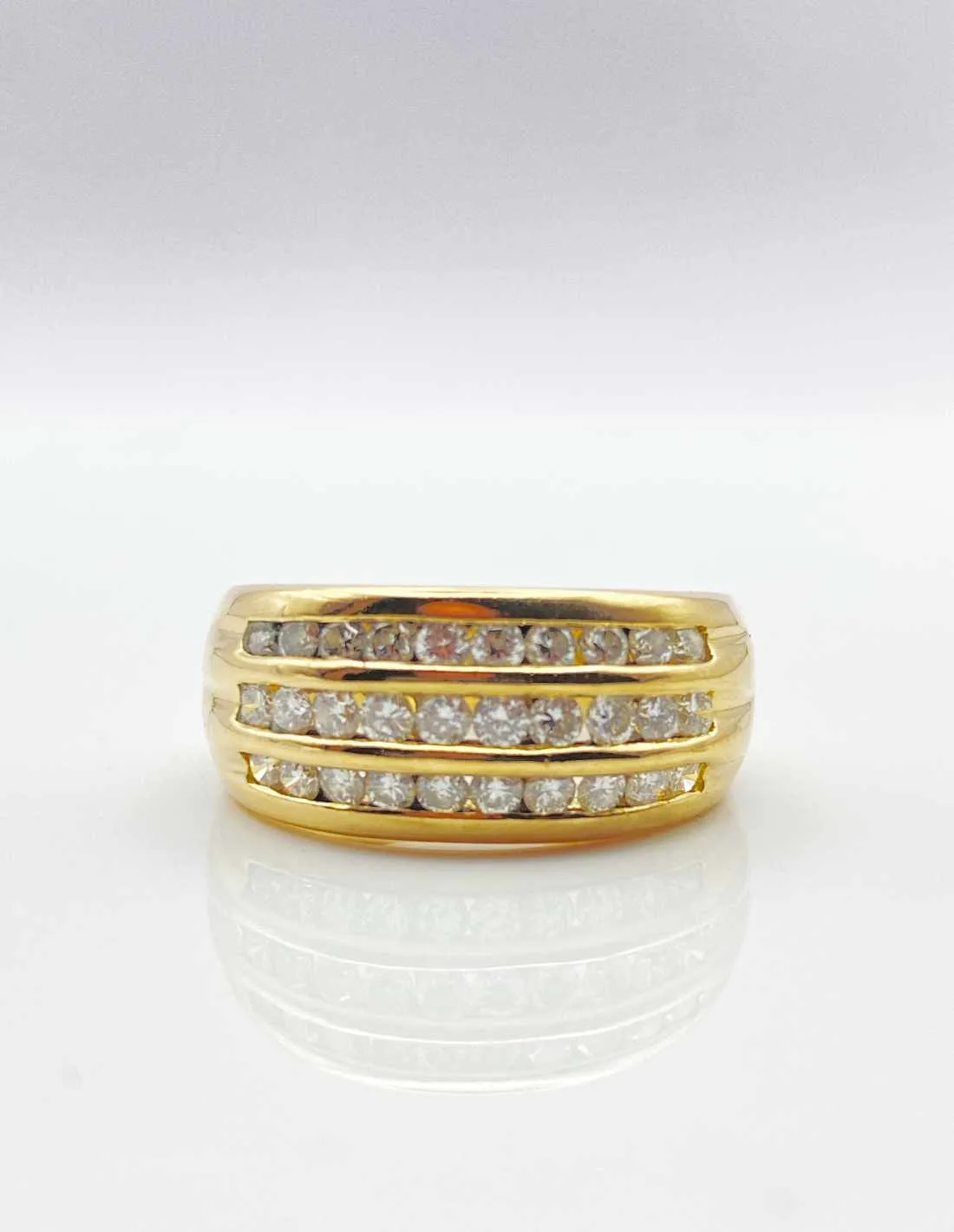 Bague or jaune avec 3 rangs de 10 diamants