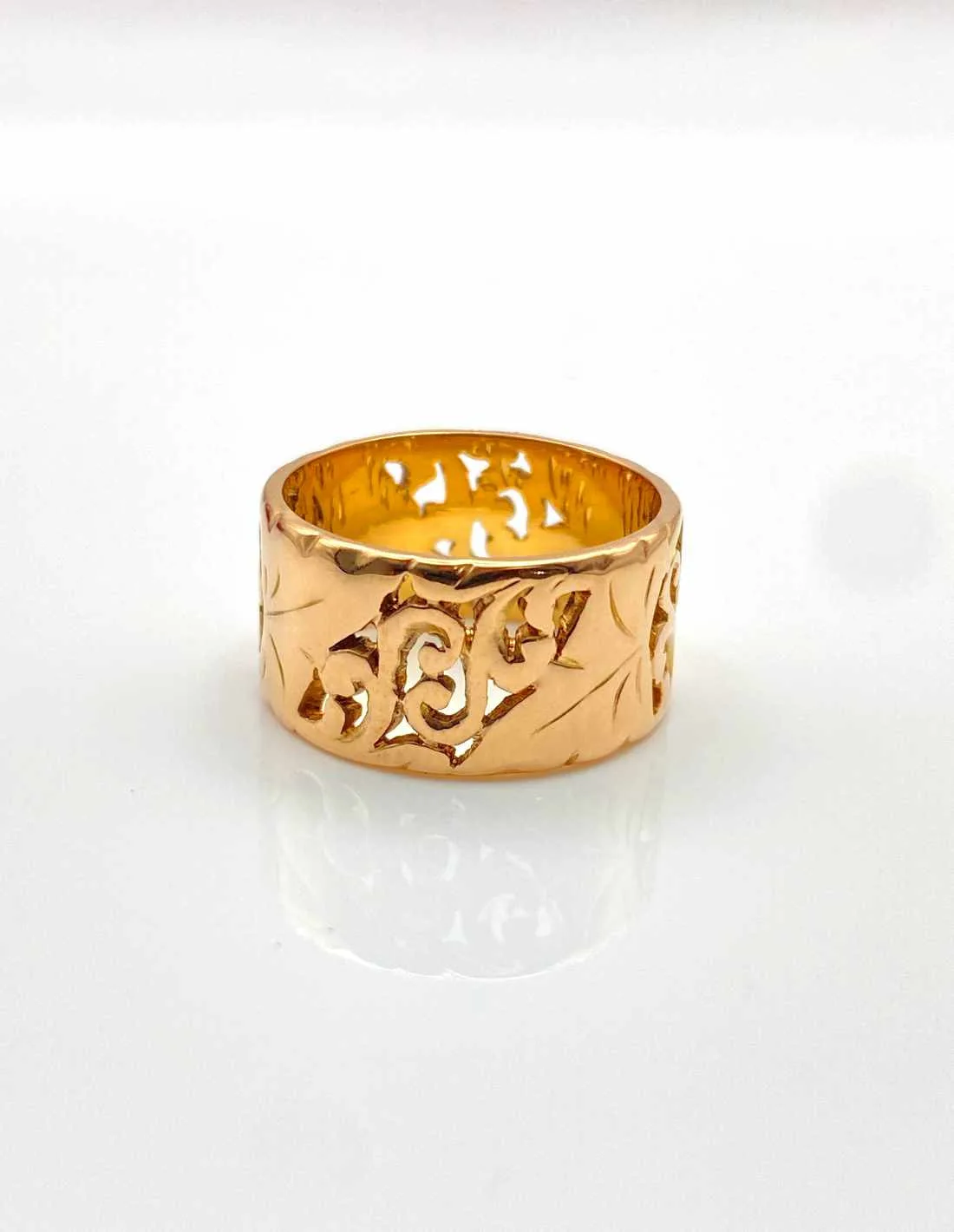 Bague ciselée en or 18 carats