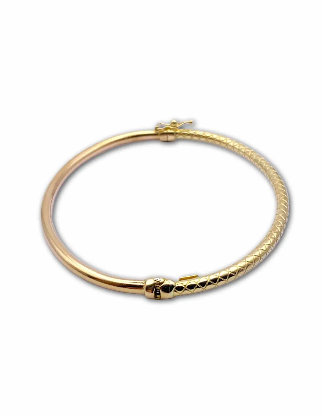 Bracelet Jonc Ovale Gravé et Ouvrant en Or 18K