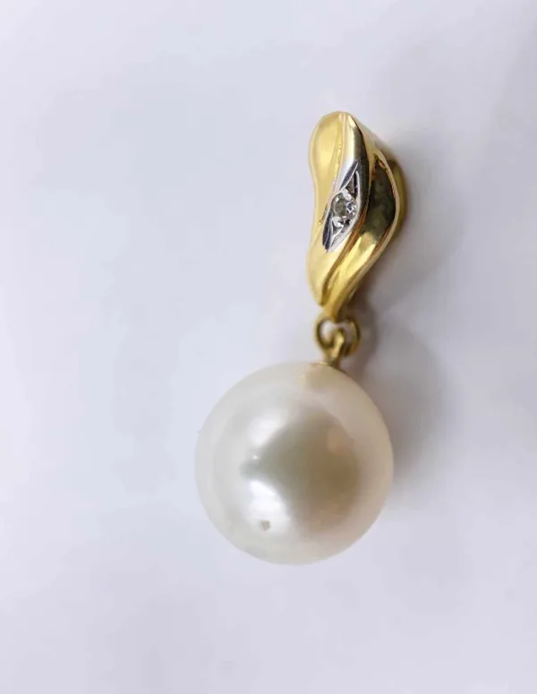 Pendentif or jaune, perle de culture & diamant