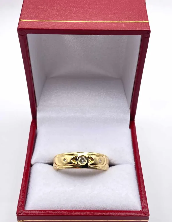 Bague or jaune 18 carats et diamant (0.10 carat)