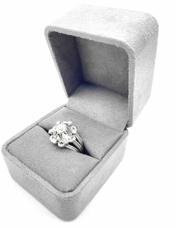 Bague vintage or gris, platine et diamants