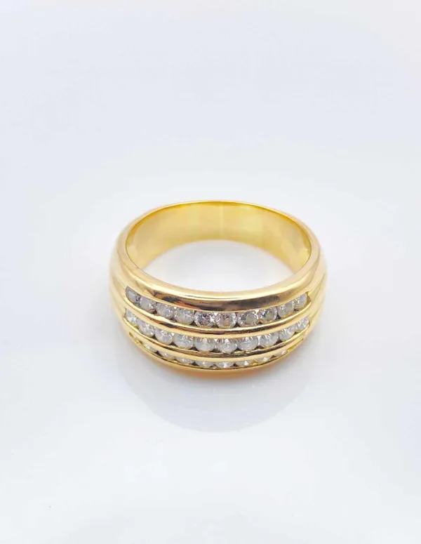 Bague or jaune avec 3 rangs de 10 diamants