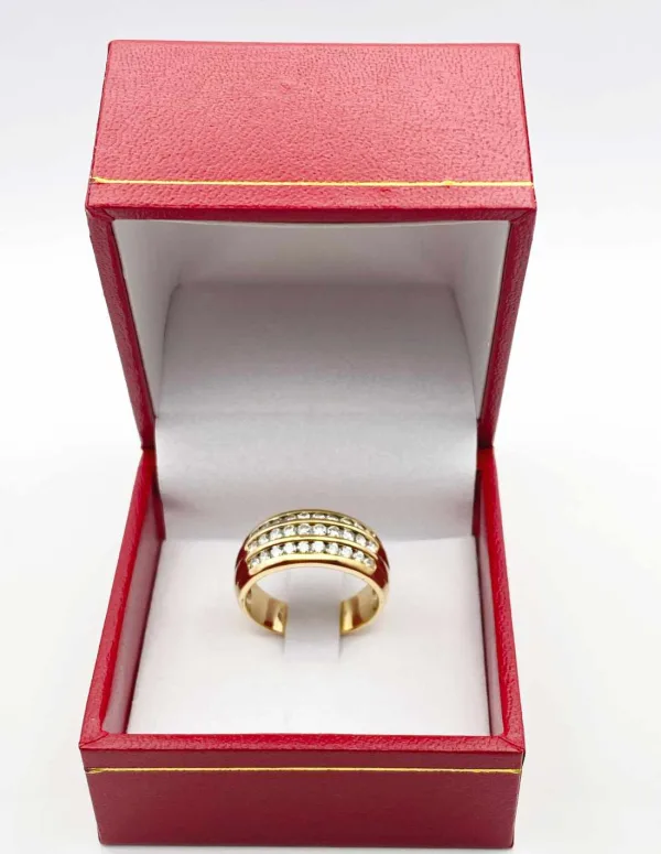 Bague or jaune avec 3 rangs de 10 diamants