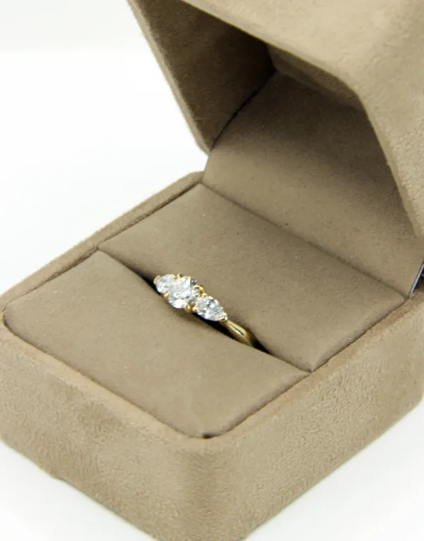 Bague Fiancailles Solitaire Epaulé