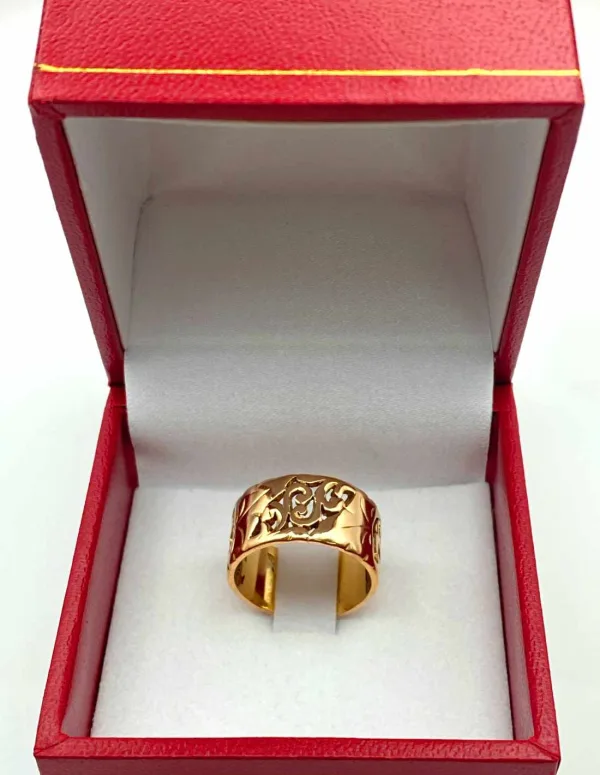 Bague ciselée en or 18 carats