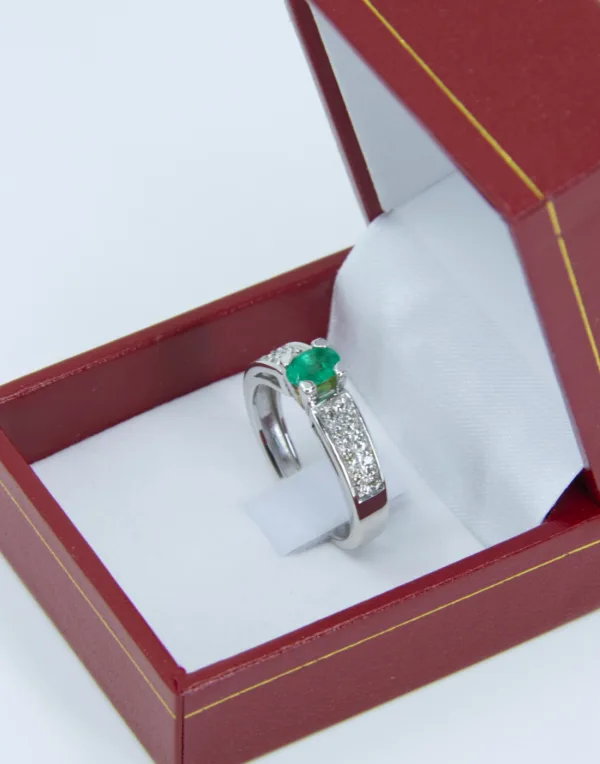 Bague Or Blanc, Emeraude & Diamants