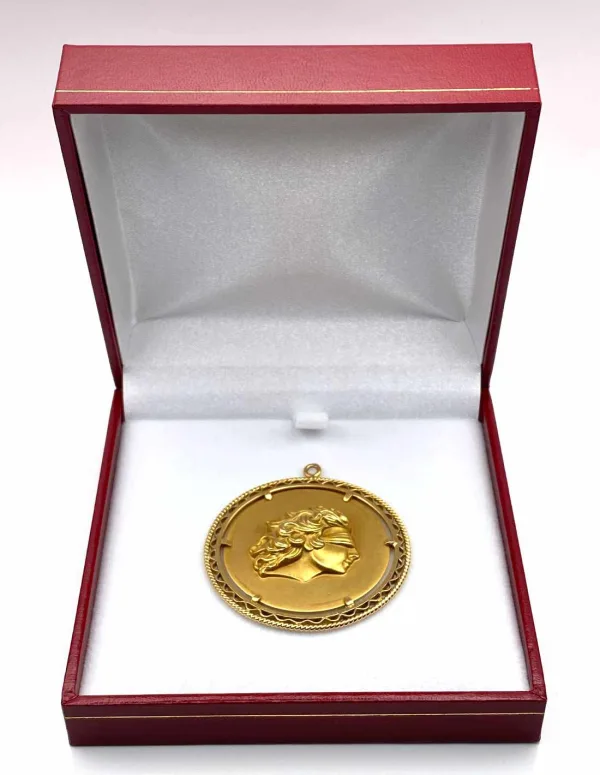 Pendentif Or Jaune Figurant la Justice ou l'Amour