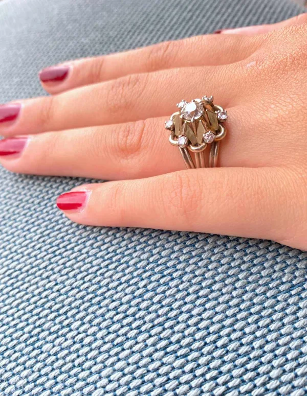 Bague vintage or gris, platine et diamants