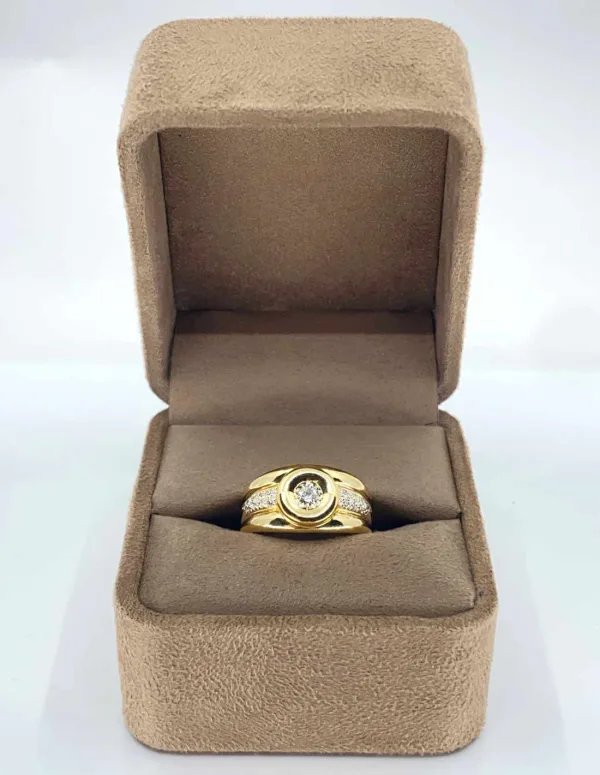 Bague en or jaune (18 carats) et diamants