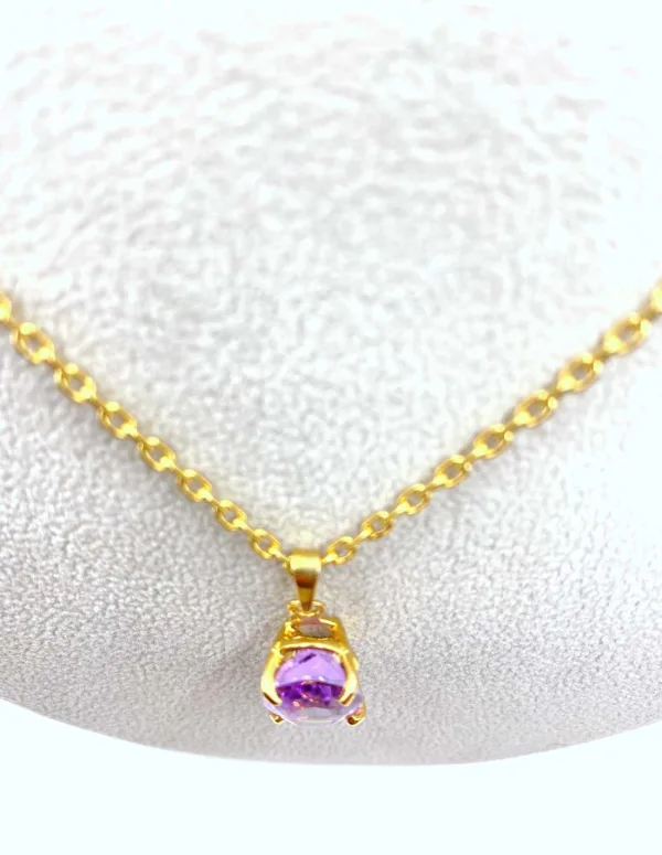 Chaîne en or jaune et pendentif en améthyste