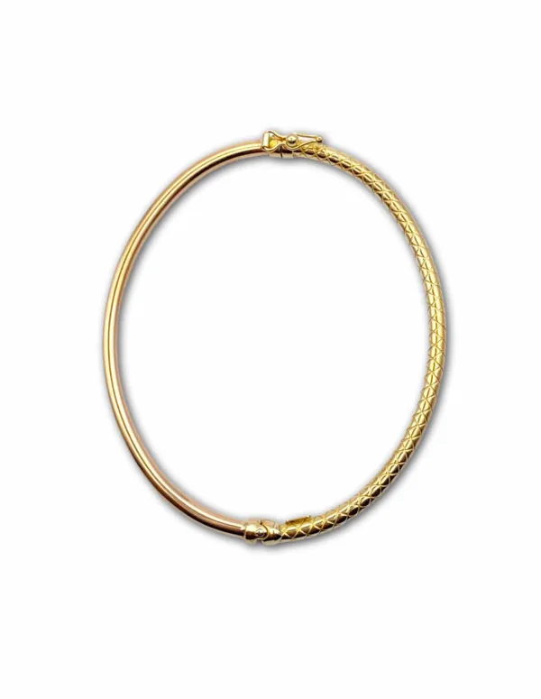 Bracelet Jonc Ovale Gravé et Ouvrant en Or 18K