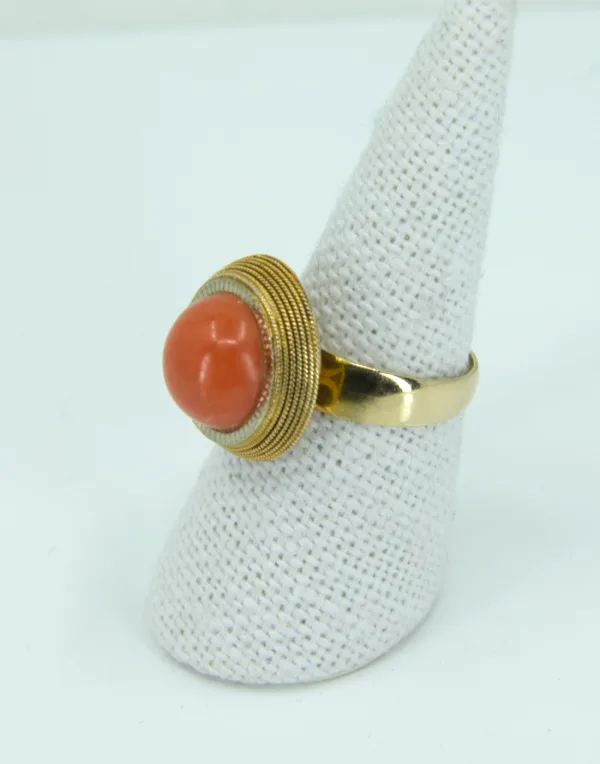 Bague Vintage Or Jaune & Cabochon Corail