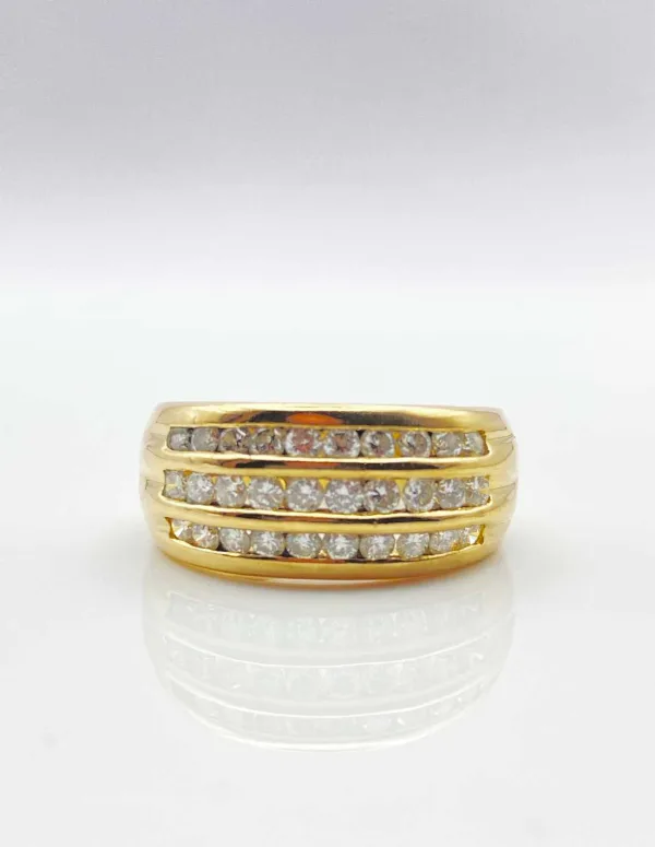 Bague or jaune avec 3 rangs de 10 diamants