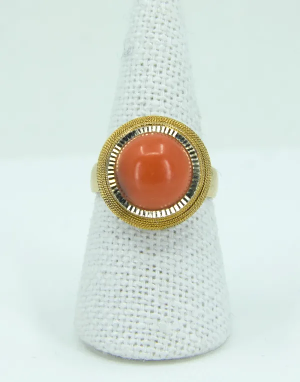 Bague Vintage Or Jaune & Cabochon Corail