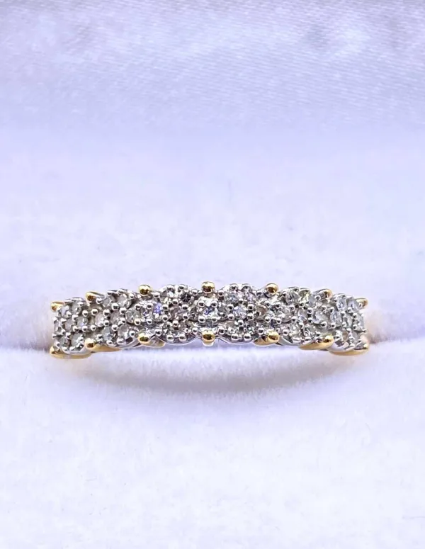 Bague alliance en or jaune, or blanc et diamants
