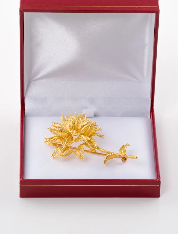 Broche en or jaune en forme de fleur