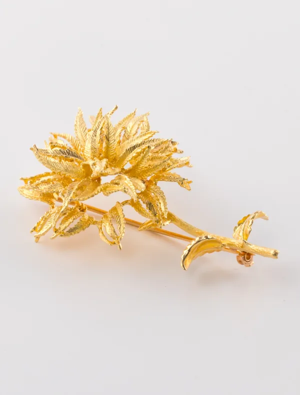 Broche en or jaune en forme de fleur