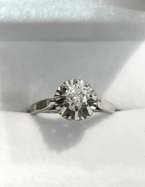 Bague solitaire or blanc et diamant (8 griffes)