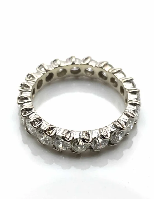 Bague alliance en or blanc 18 carats et diamants